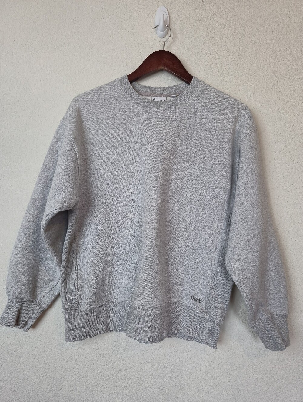 Aritzia TNA Cozy Fleece Boyfriend Fit Crewneck Sweatshirt Size Small Gray